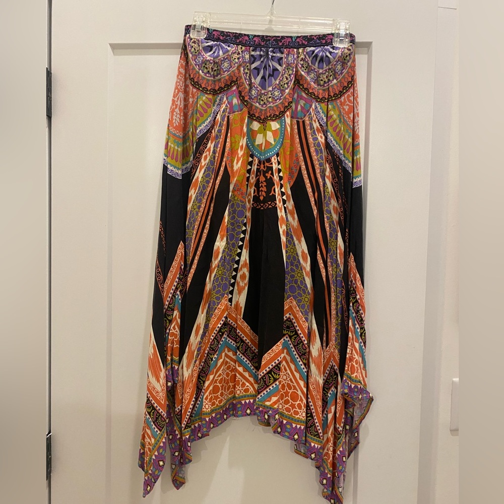 VGUC- Flying Tomatoes Bold MIDI Skirt